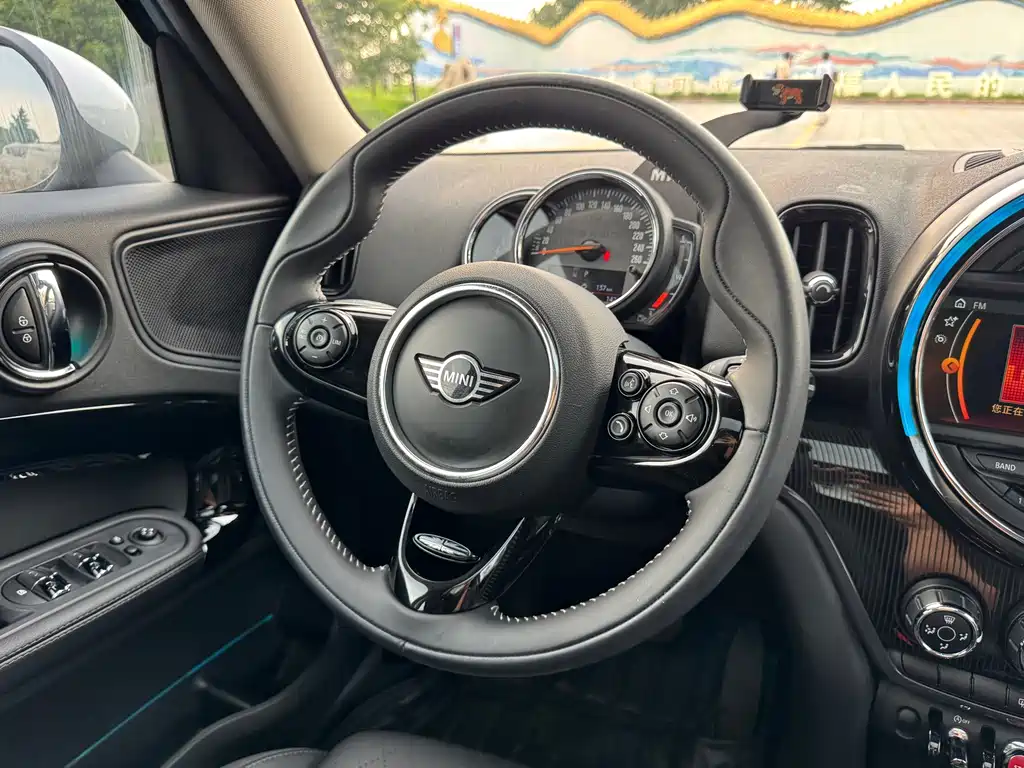 MINI Countryman 2019 — фото 17