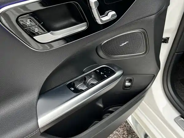 Mercedes-Benz C-Class 2025
