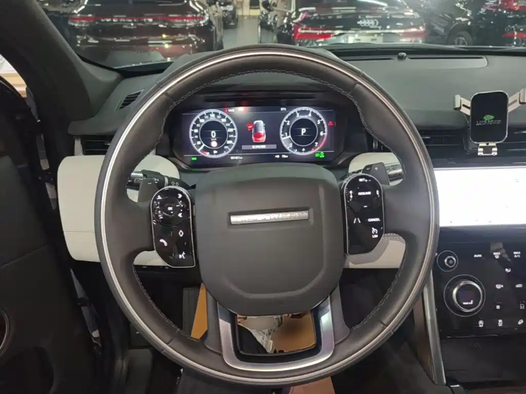 Land Rover Discovery Sport 2021 — фото 11