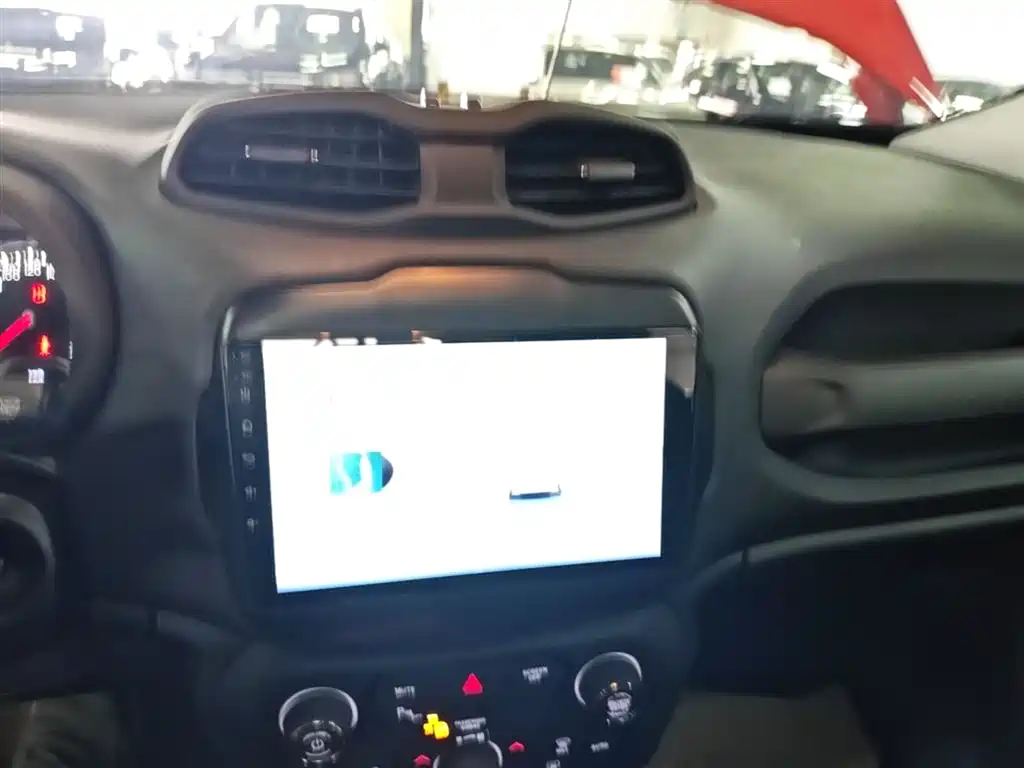Jeep Renegade 2018 — фото 9