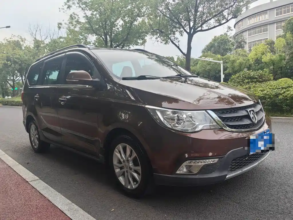 Baojun 730 2015
