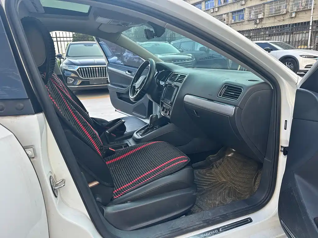 Volkswagen Sagitar 2018