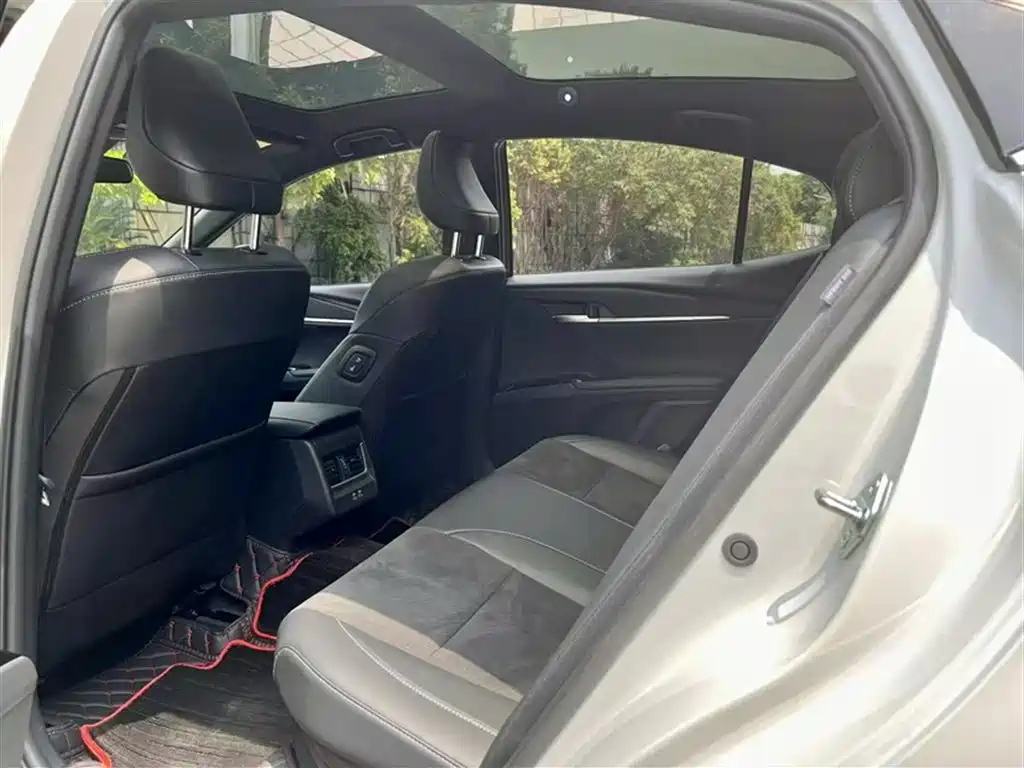 Toyota Camry 2024 — фото 18