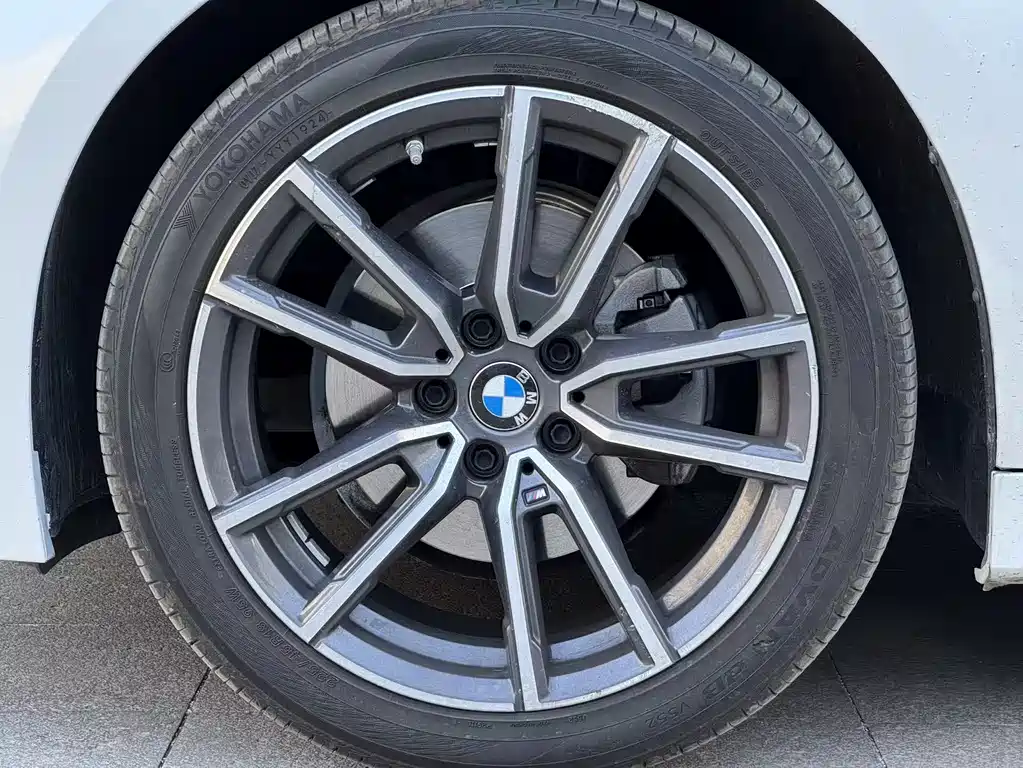 BMW 3 Series 2024 — фото 15