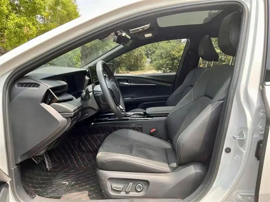 Toyota Camry 2024 — фото 17