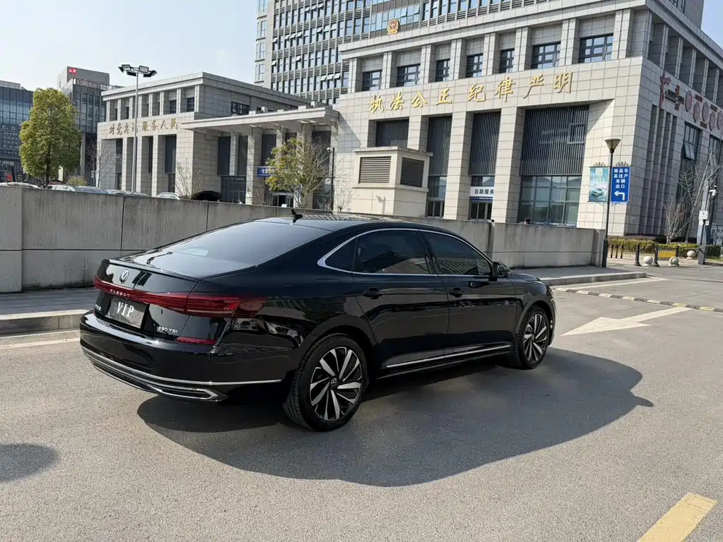 Volkswagen Passat 2023 — фото 4