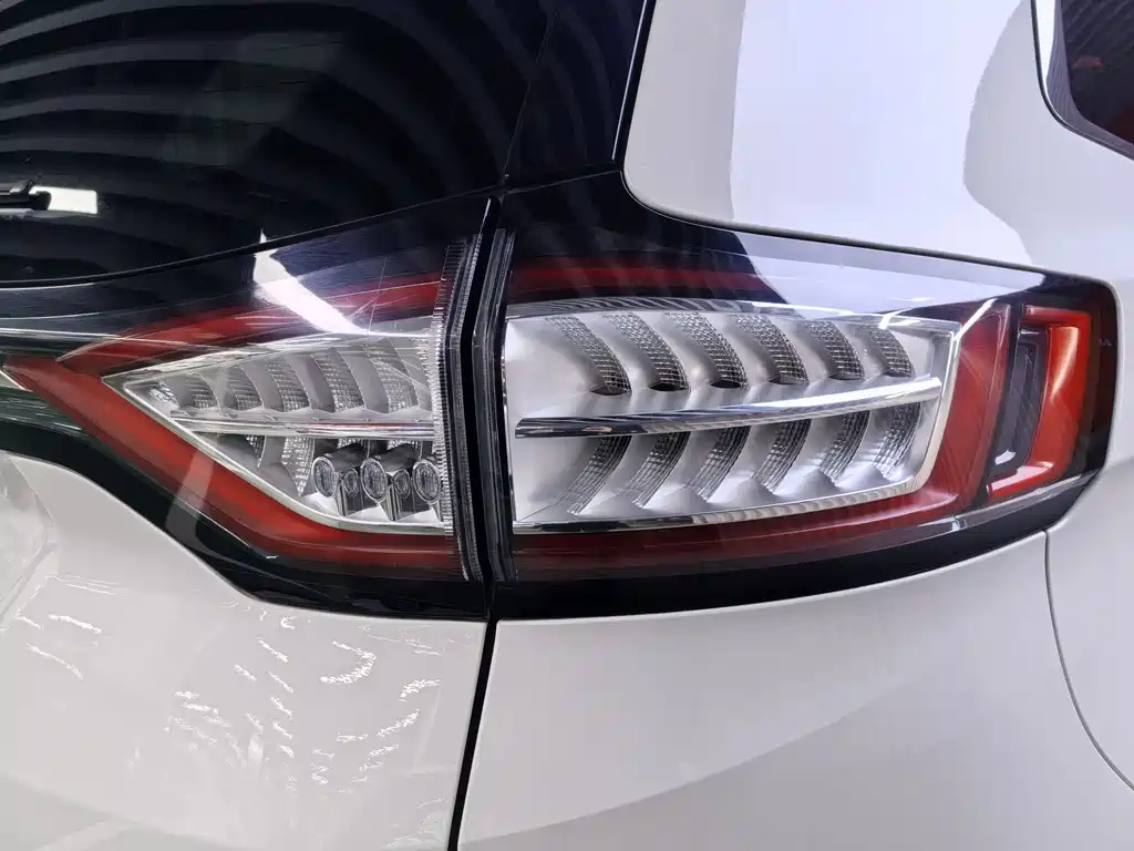 Ford Edge 2016 — фото 11