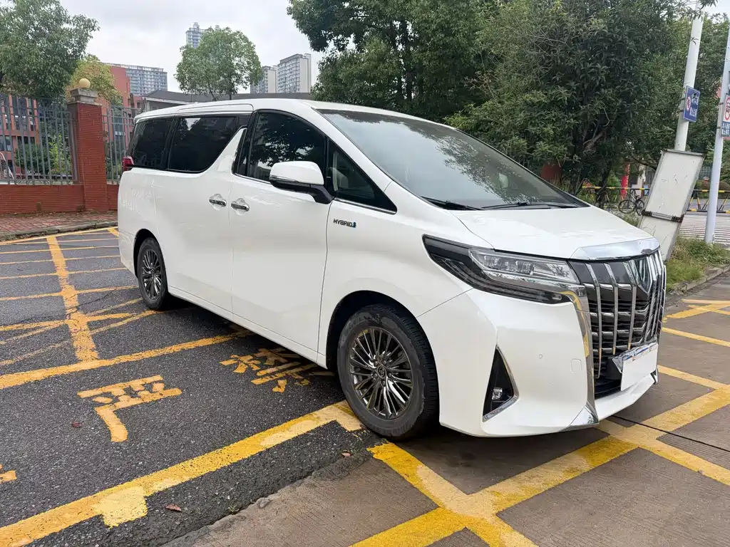 Toyota Alphard 2022 — фото 3