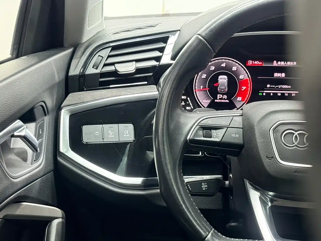 Audi Q3 2021 — фото 11