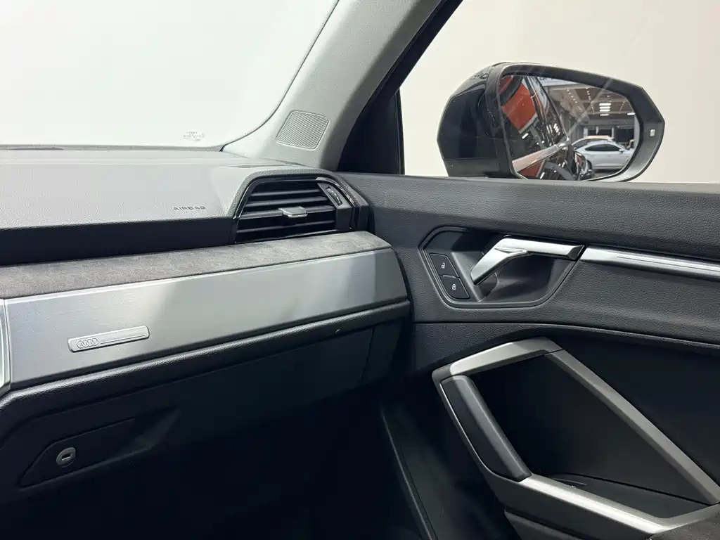 Audi Q3 2021 — фото 16