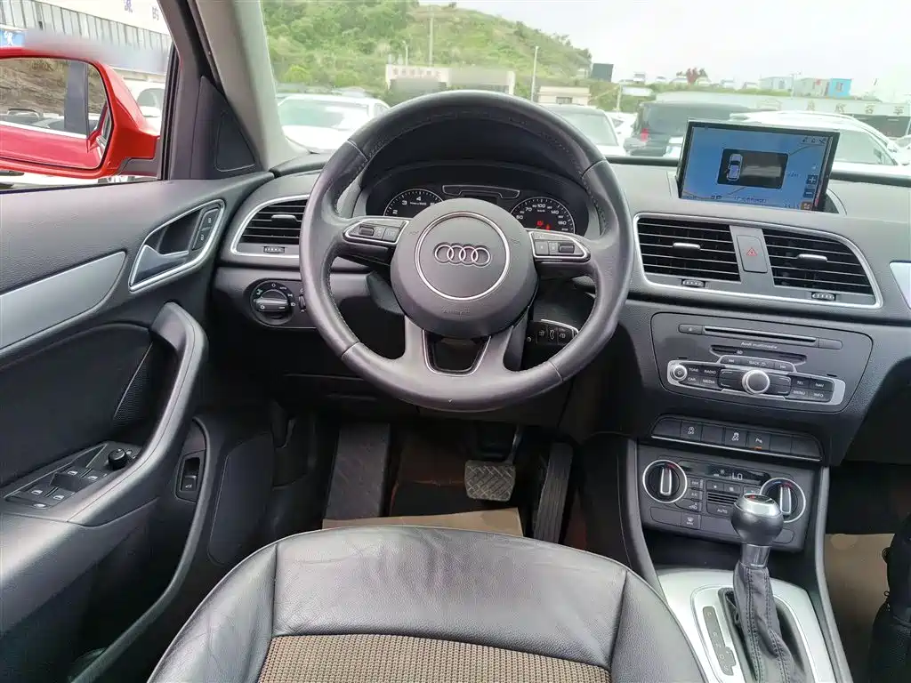Audi Q3 2016 — фото 11