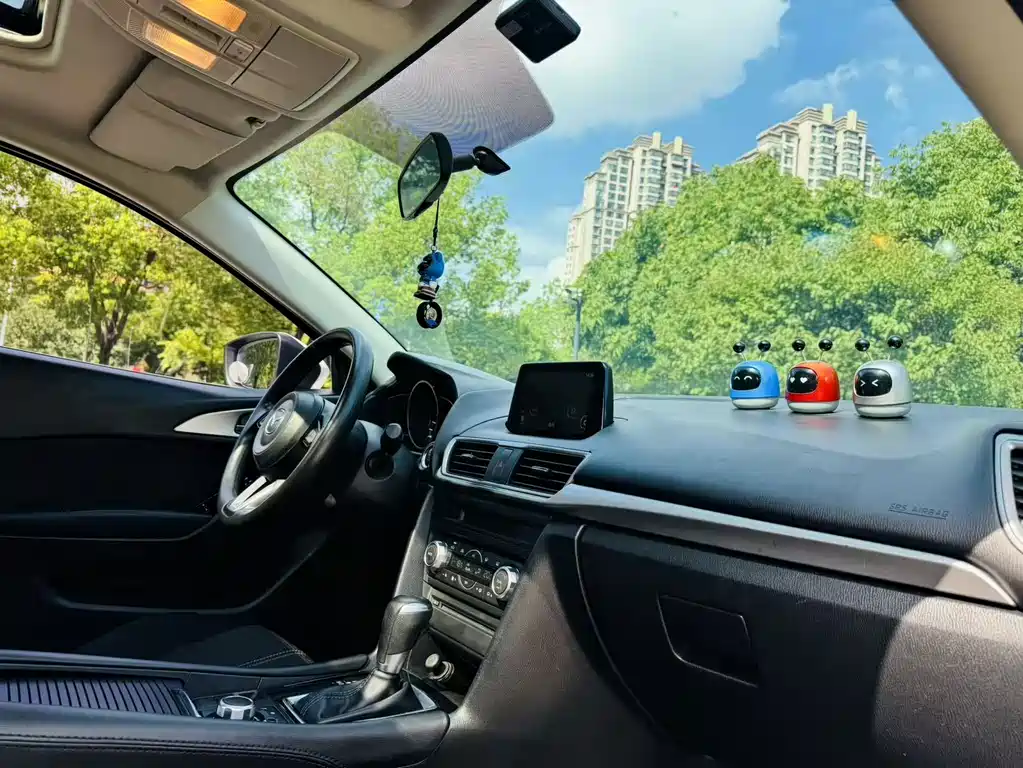 Mazda 3 Axela 2018 — фото 11