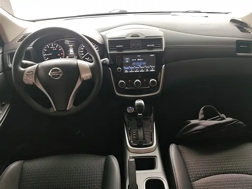 Nissan Tiida 2018 — фото 10