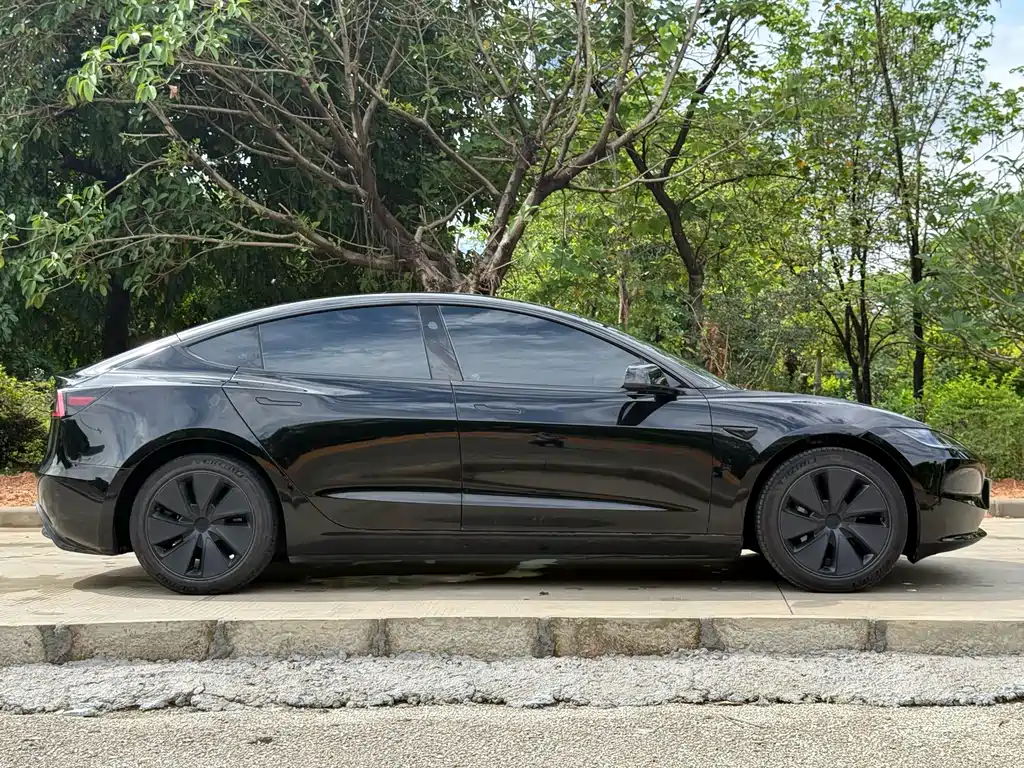 Tesla Model 3 2023 — фото 19