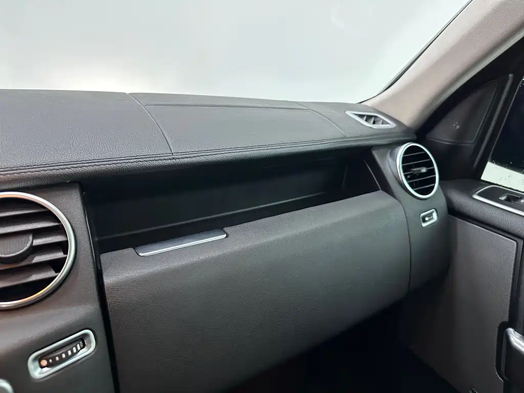 Land Rover Discovery 2015 — фото 14