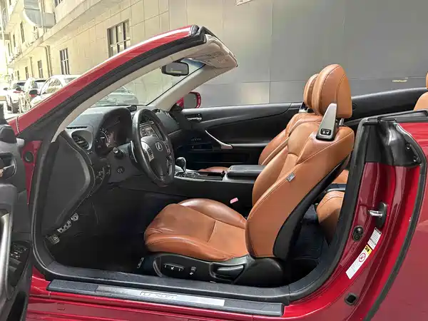 Lexus IS 2012