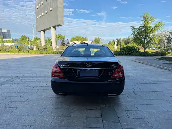 Mercedes-Benz S-Class 2011