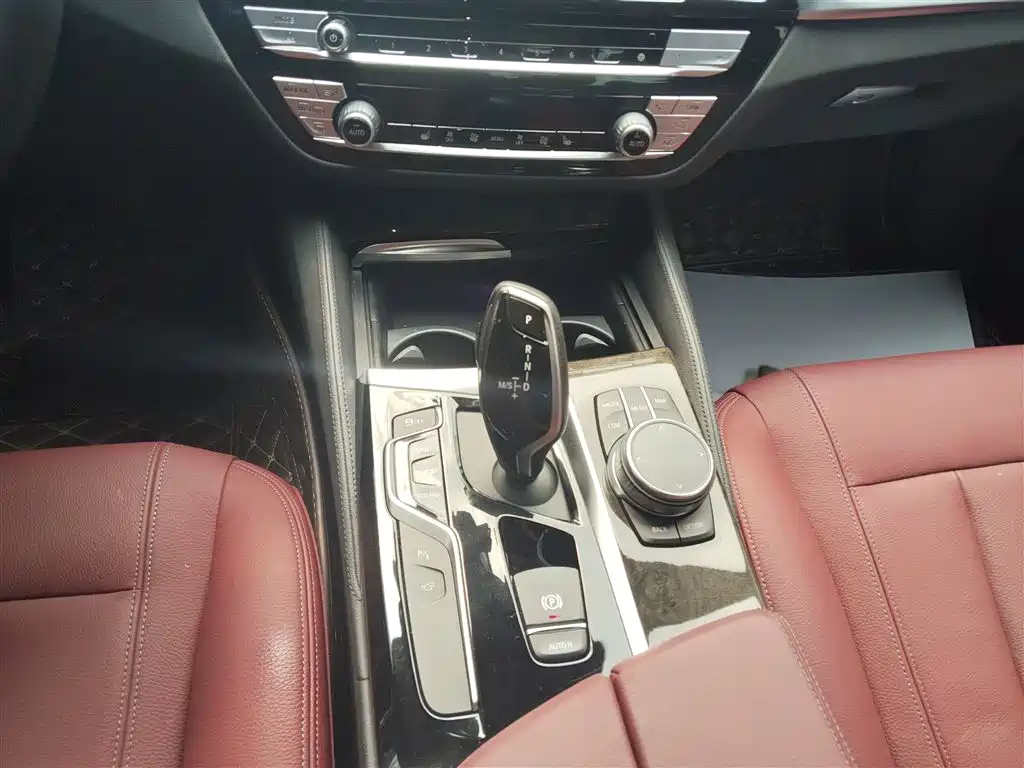 BMW 5 Series 2020 — фото 14