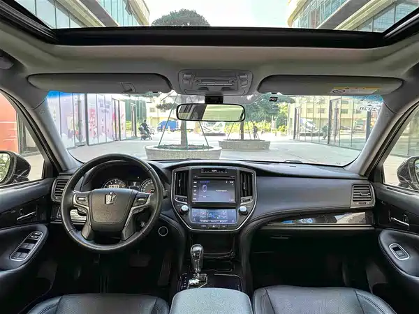 Toyota Crown 2019