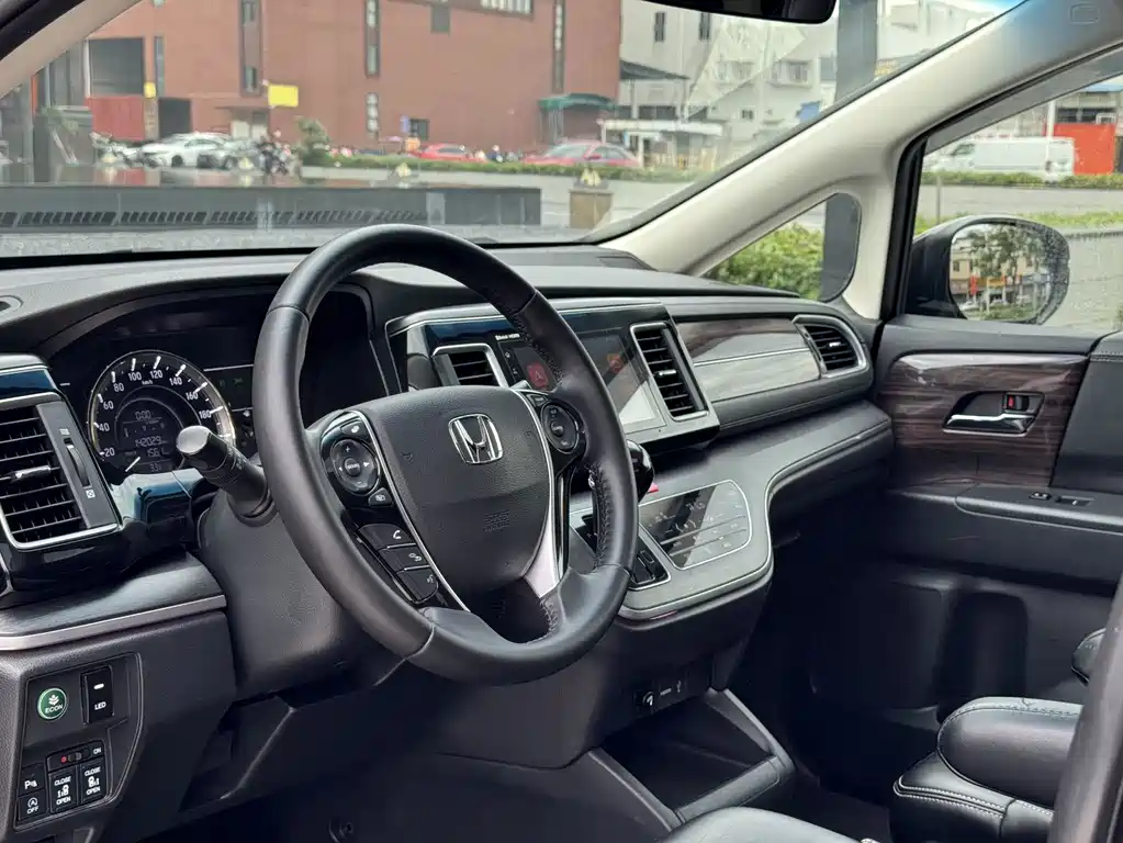 Honda Elysion 2017 — фото 12