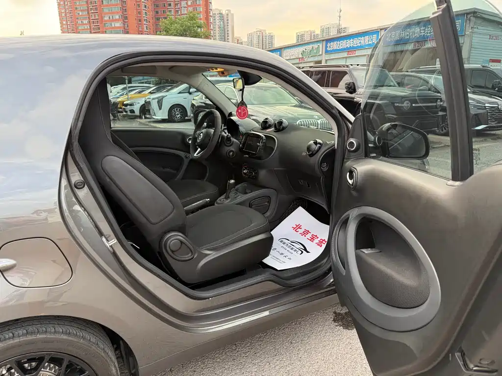 smart Fortwo 2018 — фото 10