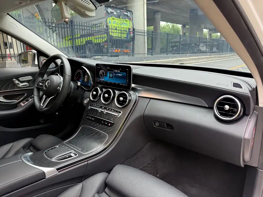 Mercedes-Benz C-Class 2019 — фото 20