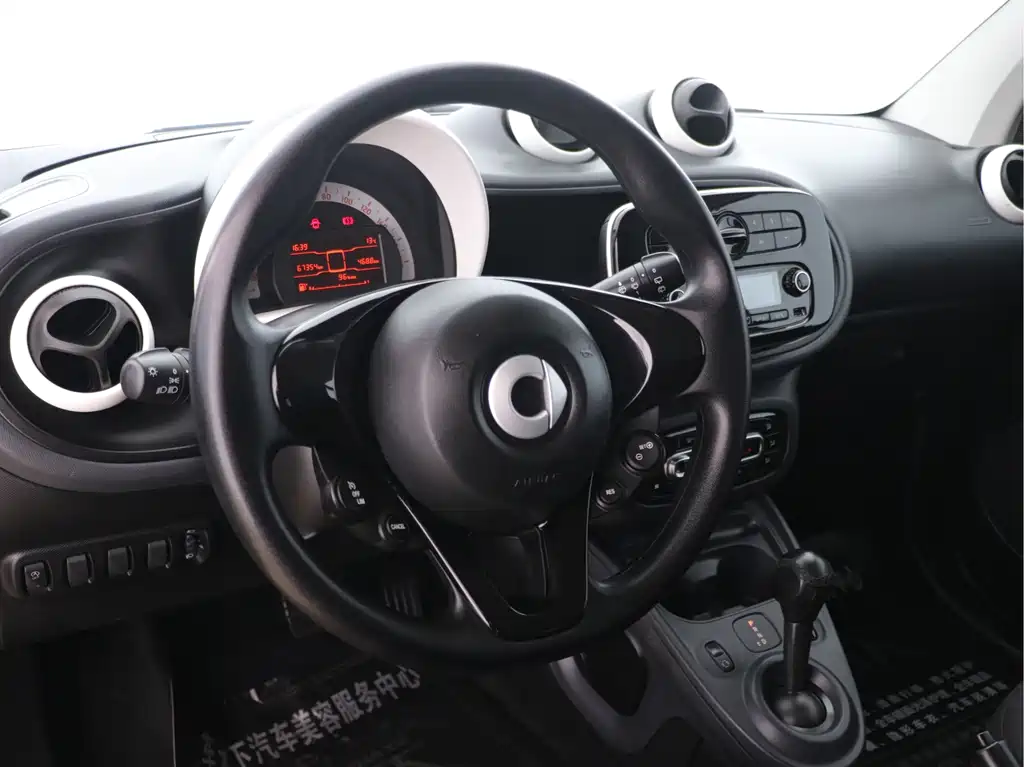 smart Fortwo 2018 — фото 12