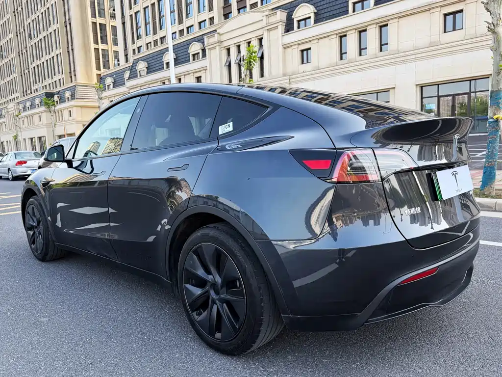 Tesla Model Y 2024 — фото 22