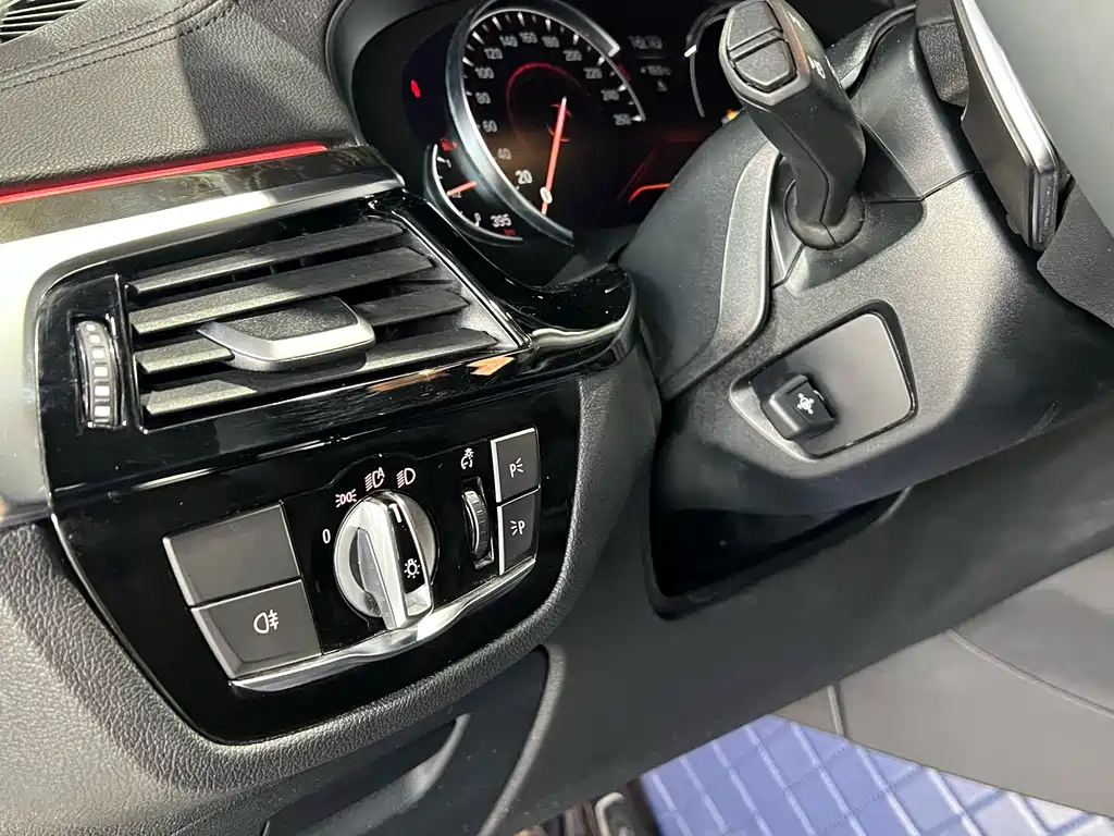 BMW 6 Series GT 2018 — фото 20