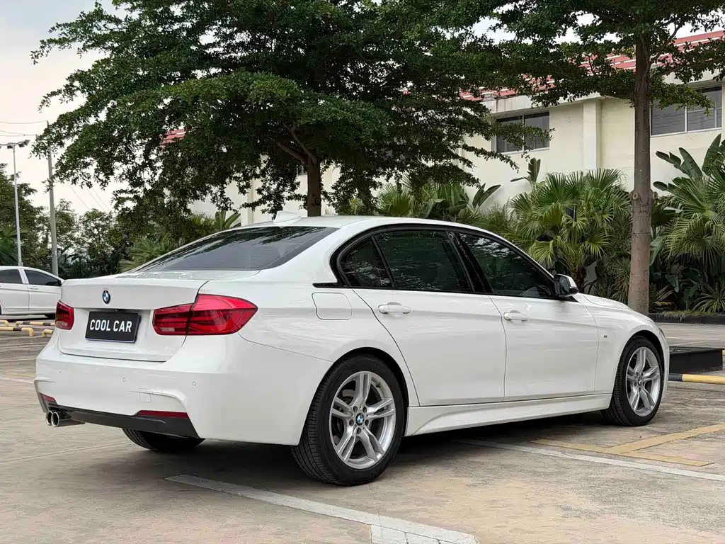 BMW 3 Series 2018 — фото 14