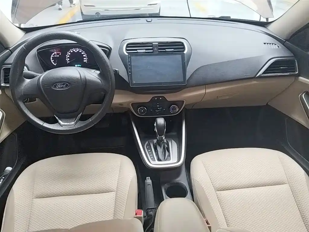 Ford Escort 2018 — фото 10