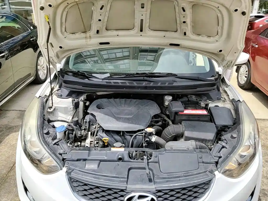 Hyundai Elantra 2017 — фото 20