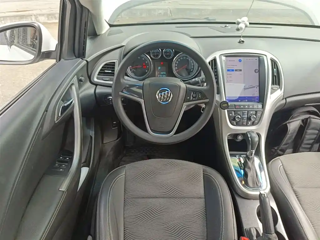 Buick Excelle 2016 — фото 11