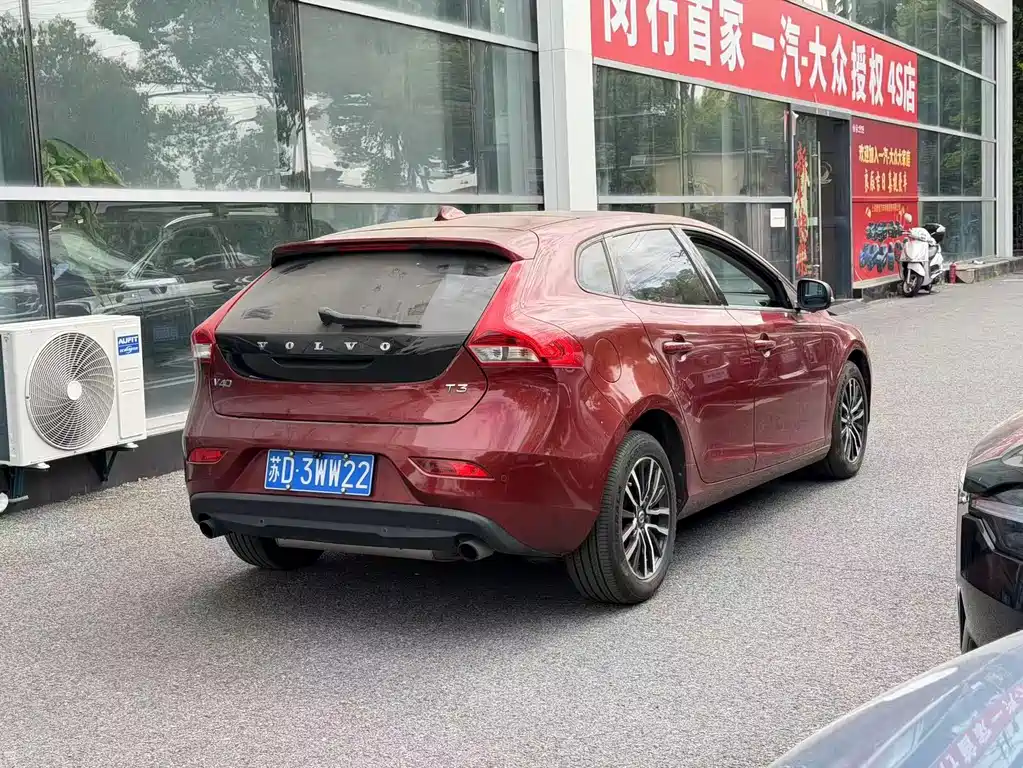Volvo V40 2018 — фото 15