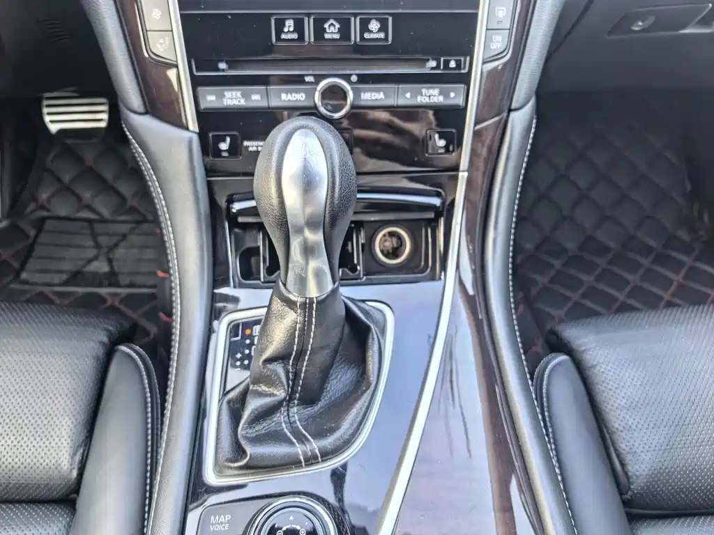 Infiniti Q50L 2015 — фото 10