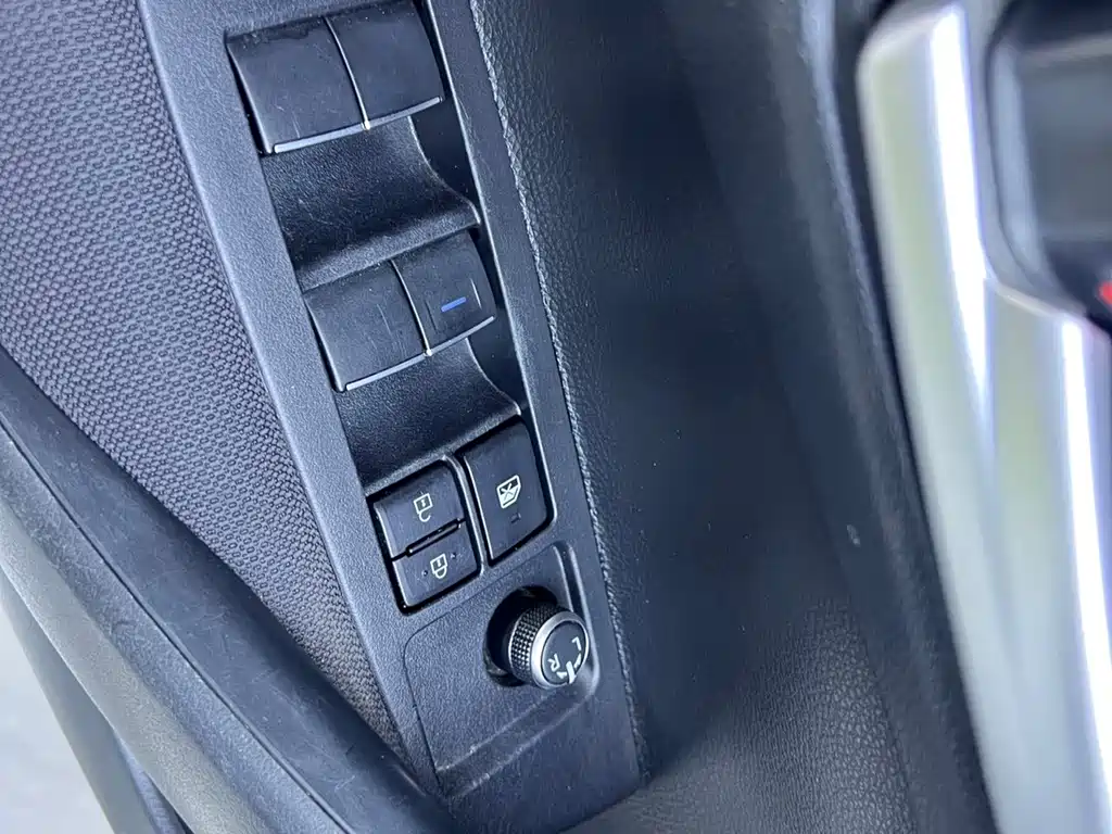 Toyota Corolla 2023 — фото 17