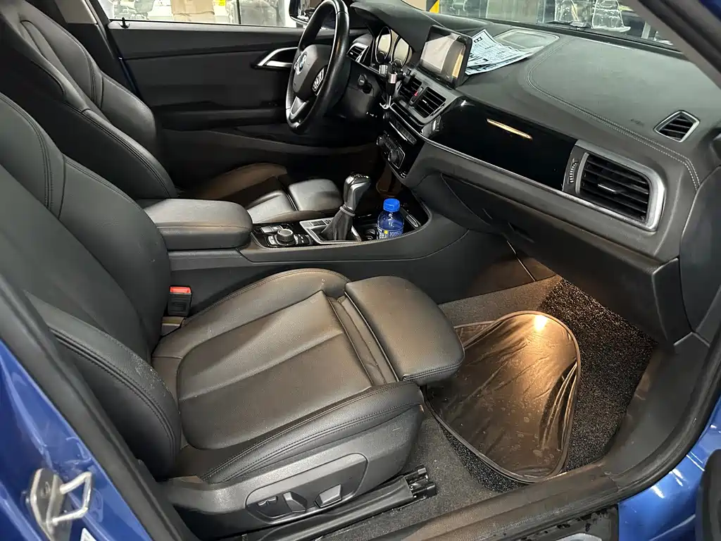 BMW 1 Series 2018 — фото 10