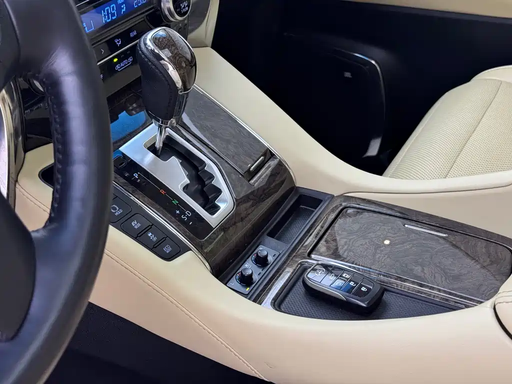 Toyota Alphard 2020 — фото 9