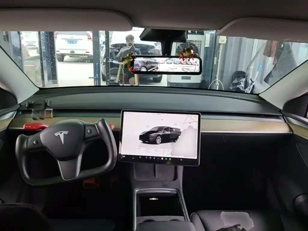 Tesla Model Y 2023 — фото 10