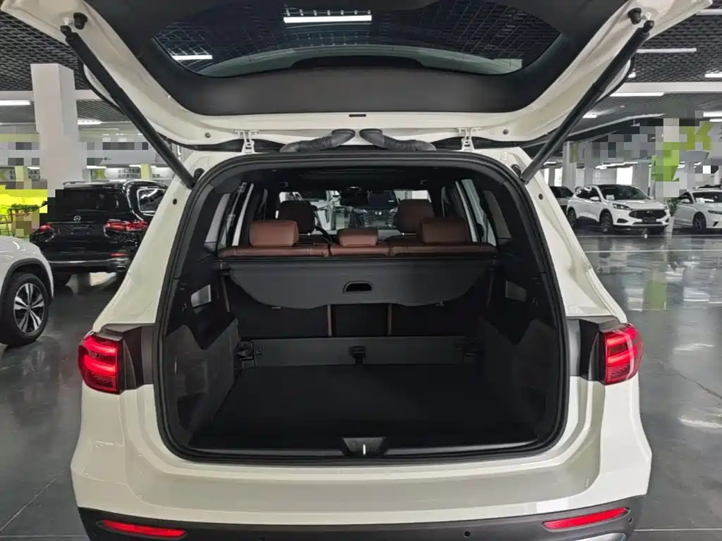 Mercedes-Benz GLB 2025 — фото 19