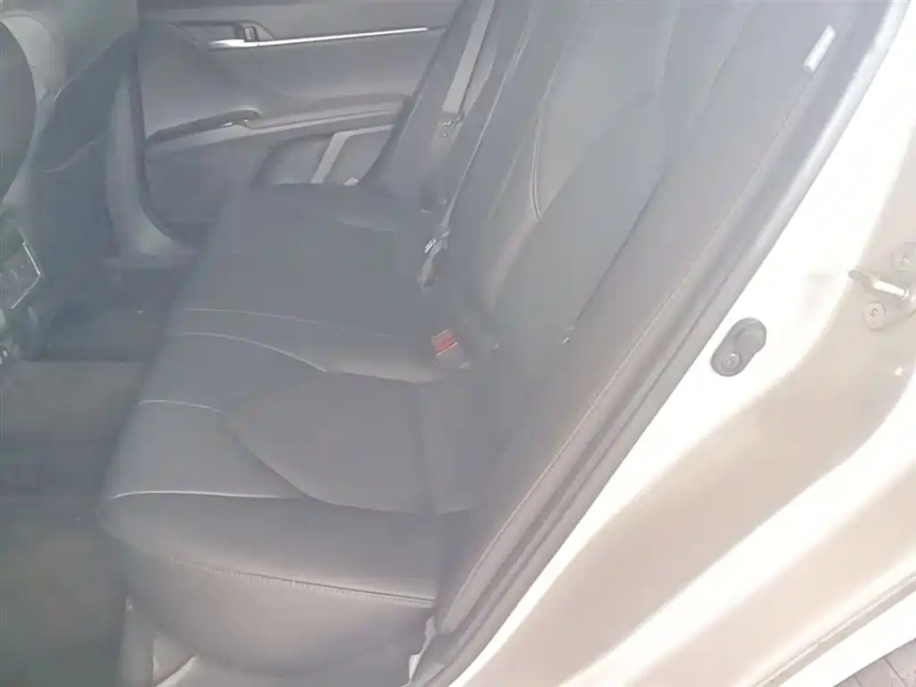 Toyota Camry 2022 — фото 24