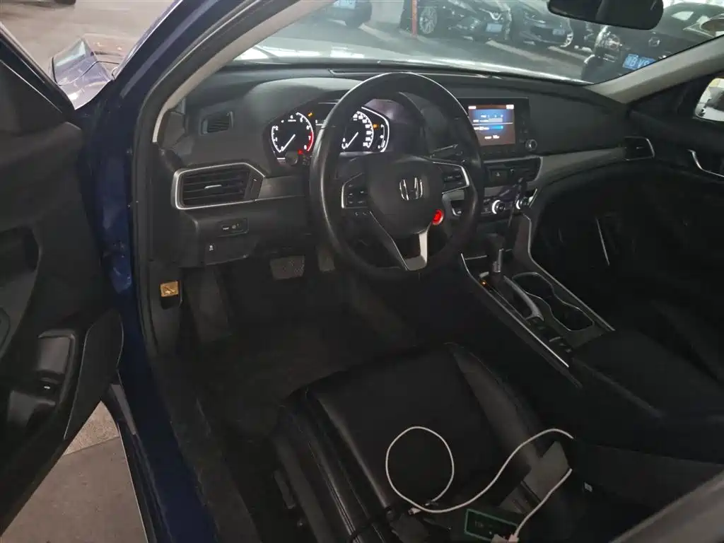 Honda Accord 2019 — фото 10