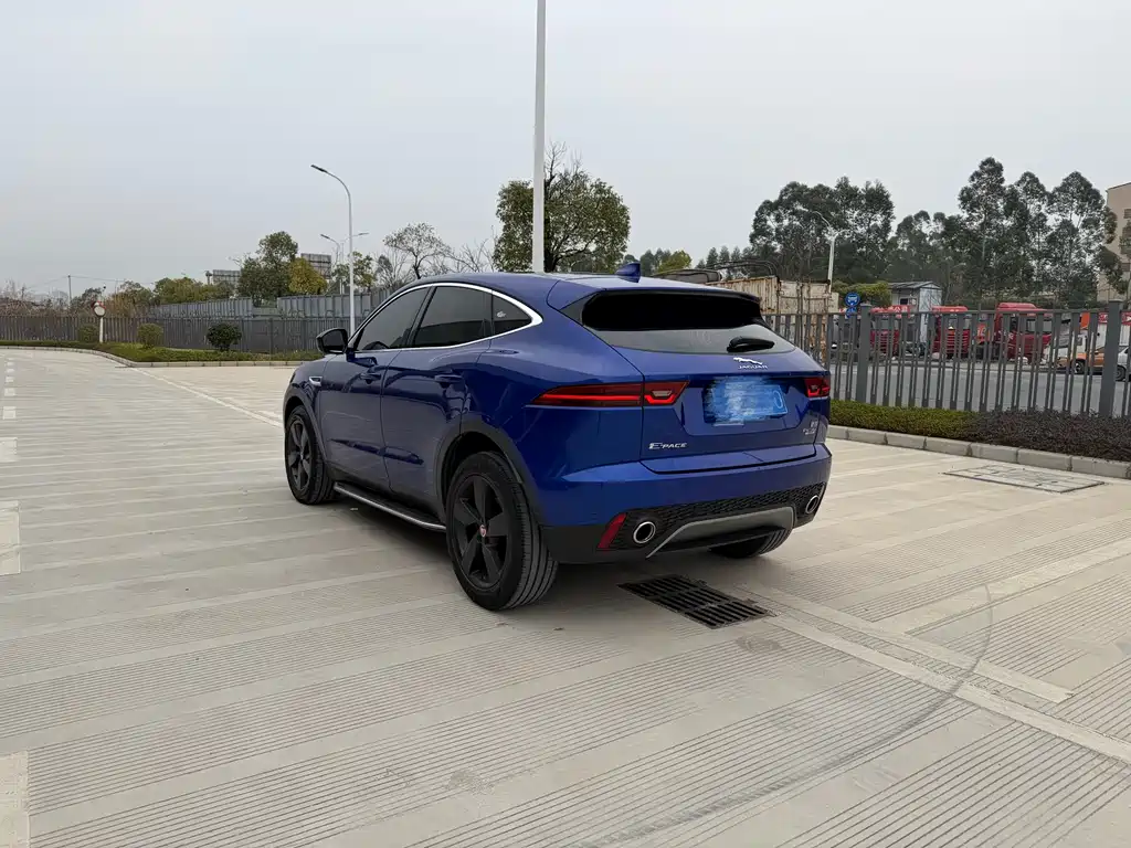 Jaguar E-PACE 2018 — фото 4