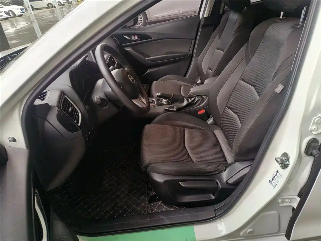 Mazda 3 Axela 2015 — фото 15