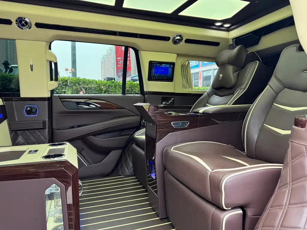 Cadillac Escalade 2017 — фото 14