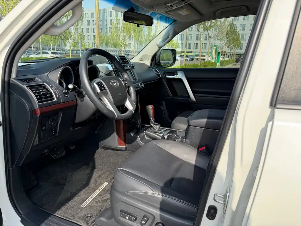 Toyota Prado 2015 — фото 11