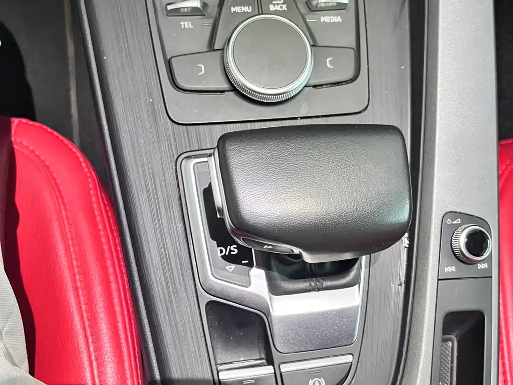 Audi A4L 2019