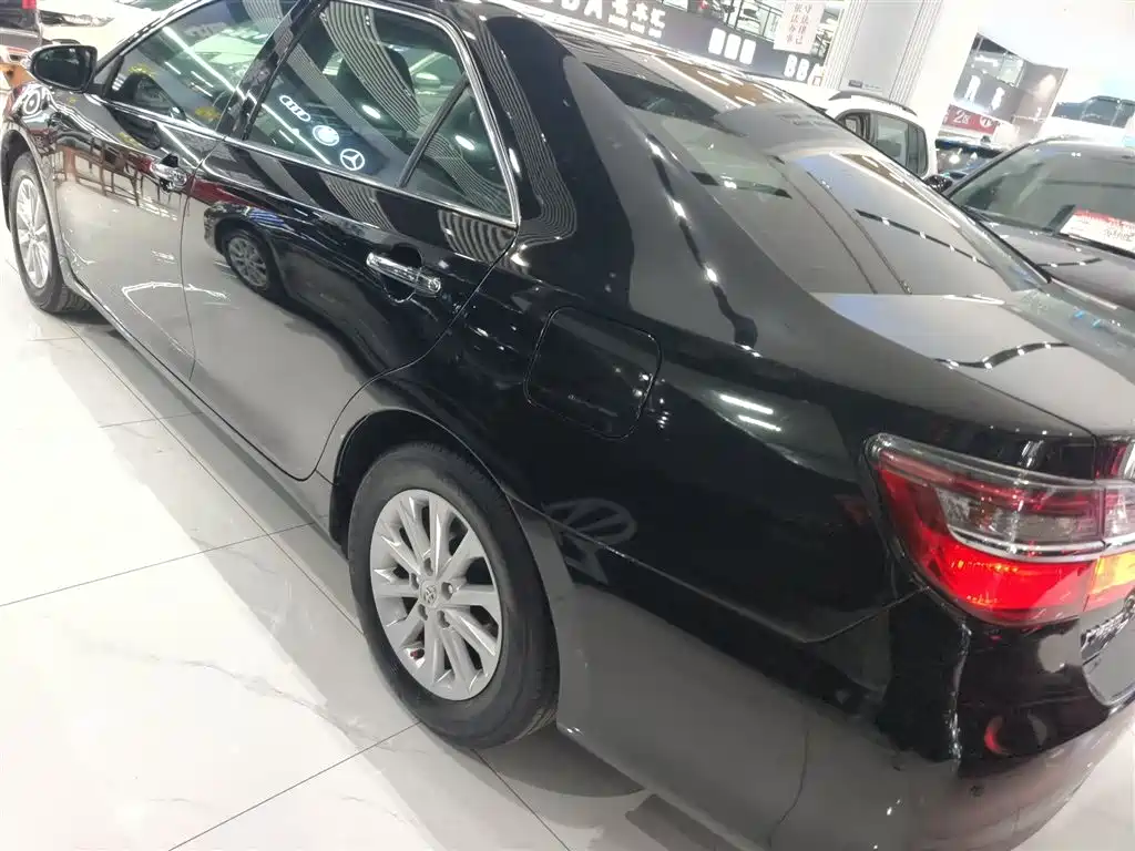 Toyota Camry 2017 — фото 23