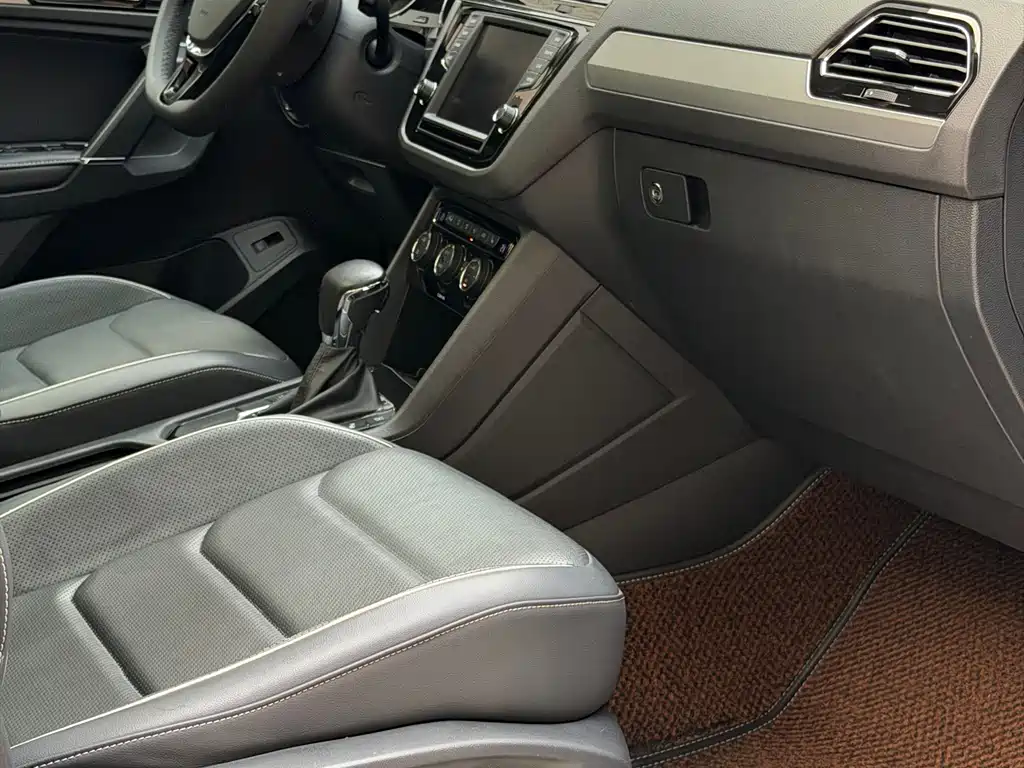 Volkswagen Tiguan L 2017 — фото 9