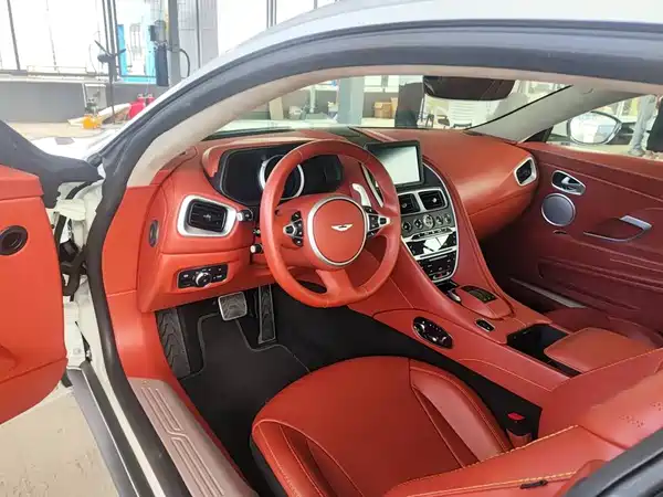Aston Martin DB11 2022